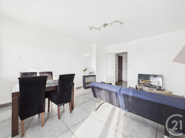 Appartement F3 à vendre  3 pièces - 55 m 2   TOULON  - 83