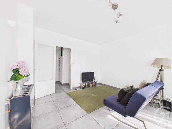 Appartement F3 à vendre  3 pièces - 55 m 2   TOULON  - 83
