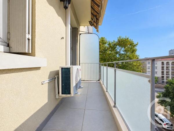 Appartement F3 à vendre  3 pièces - 55 m 2   TOULON  - 83