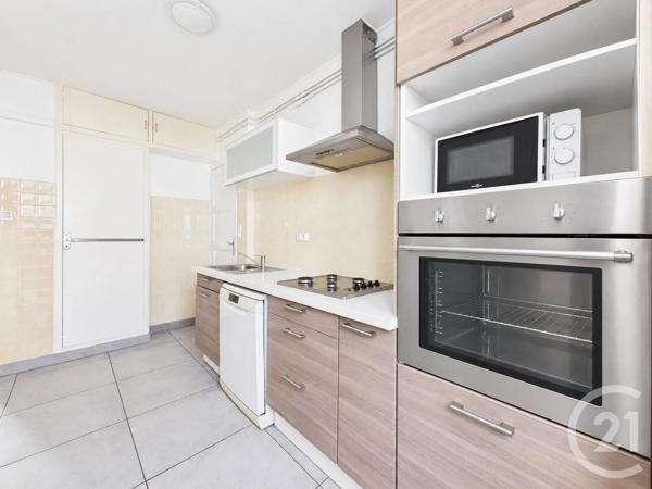 Appartement F3 à vendre  3 pièces - 55 m 2   TOULON  - 83