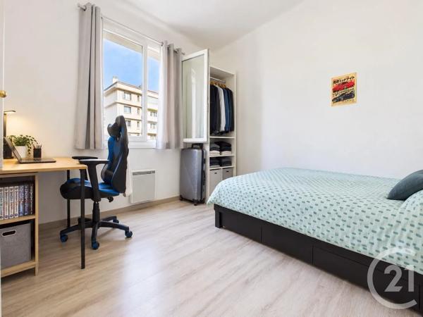Appartement F3 à vendre  3 pièces - 55 m 2   TOULON  - 83