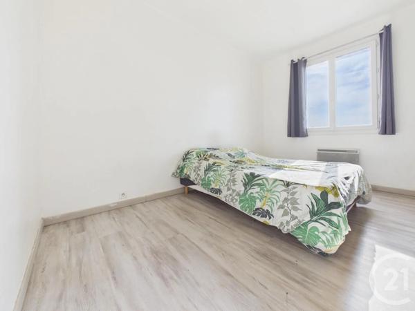Appartement F3 à vendre  3 pièces - 55 m 2   TOULON  - 83