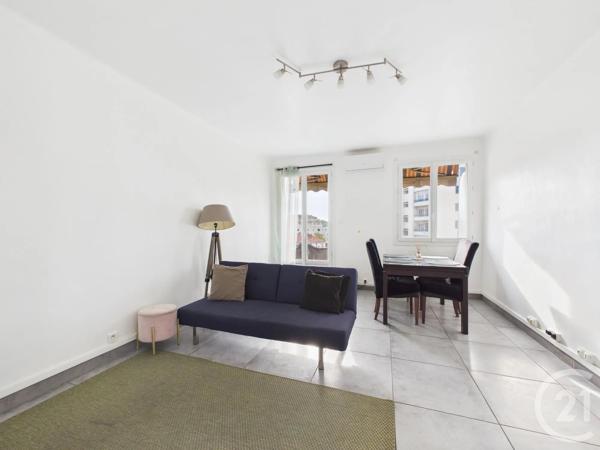 Appartement F3 à vendre  3 pièces - 55 m 2   TOULON  - 83