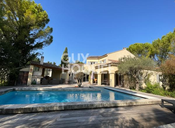 Ensemble immobilier (235m² utilisable ) , 2 piscines, dépendances, terrain 2000 m² Althen des Paluds
