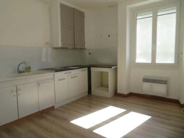 APPARTEMENT de 77 m2 - T4 - CENTRE VILLE - DIGNE LES BAINS (04000)