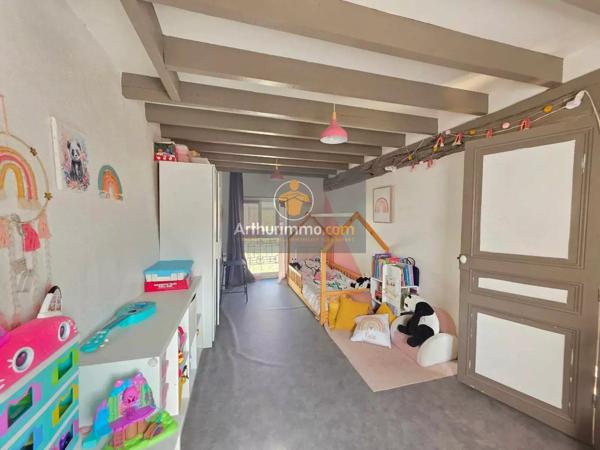 Vente                                                      Maison de village
                        
                     4 pièces                      125 m2                     à Sarcelles