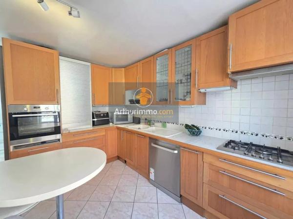 Vente                                                      Maison de village
                        
                     4 pièces                      125 m2                     à Sarcelles
