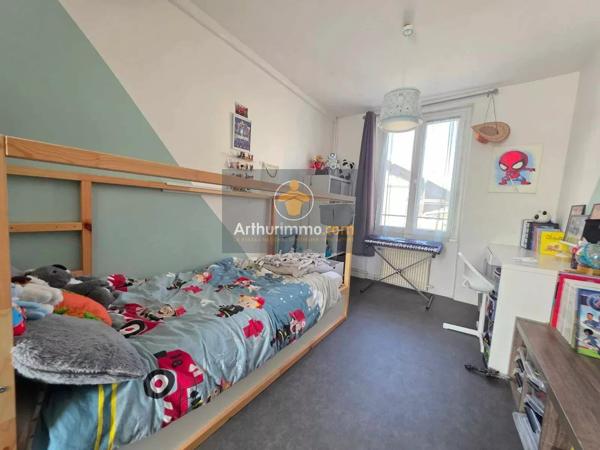 Vente                                                      Maison de village
                        
                     4 pièces                      125 m2                     à Sarcelles