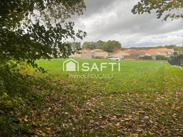 Beau terrain constructible en lisière d'un bois