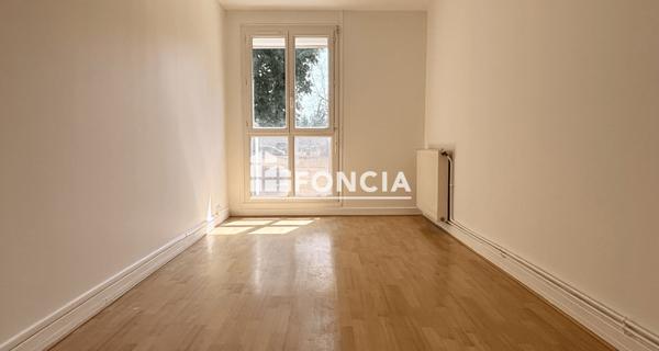Location Appartement 5 pièces 92.56 m² - Bois-d'arcy 78390