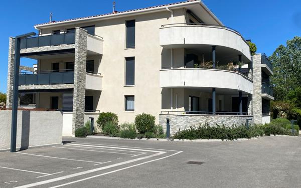 Appartement à louer    2 pièces • 42 m2 Eyguières