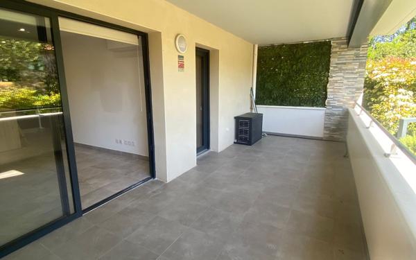 Appartement à louer    2 pièces • 42 m2 Eyguières