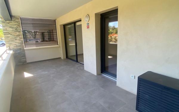 Appartement à louer    2 pièces • 42 m2 Eyguières