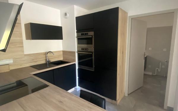 Appartement à louer    2 pièces • 42 m2 Eyguières