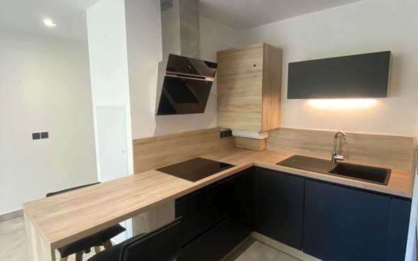 Appartement à louer    2 pièces • 42 m2 Eyguières