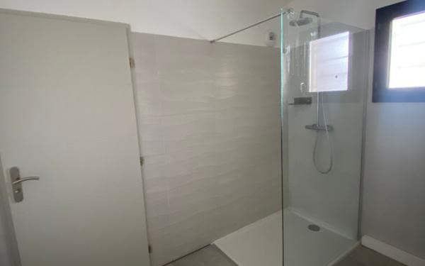 Appartement à louer    2 pièces • 42 m2 Eyguières