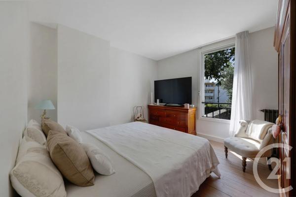Maison à vendre  8 pièces - 217,95 m 2   BAGNEUX  - 92