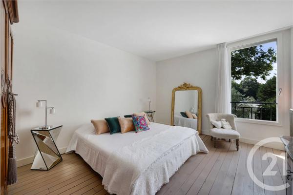 Maison à vendre  8 pièces - 217,95 m 2   BAGNEUX  - 92