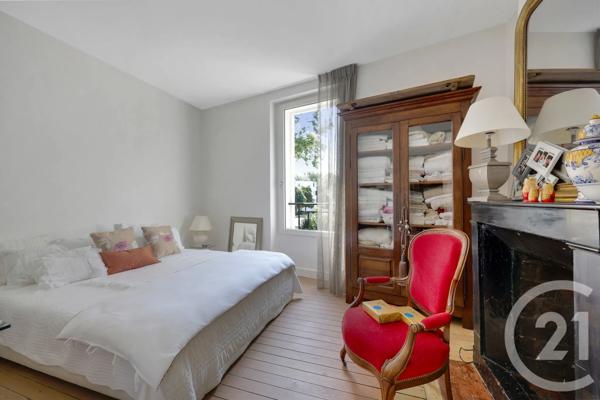 Maison à vendre  8 pièces - 217,95 m 2   BAGNEUX  - 92