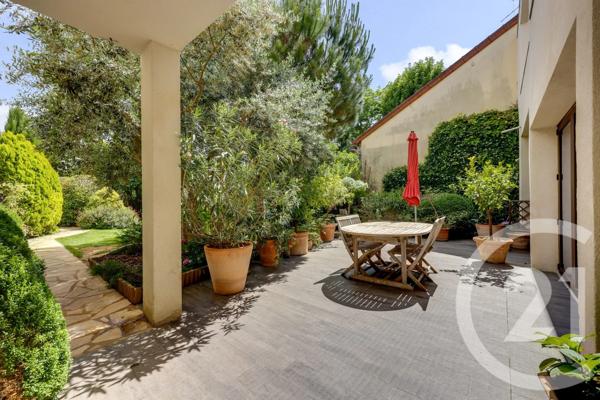 Maison à vendre  8 pièces - 217,95 m 2   BAGNEUX  - 92