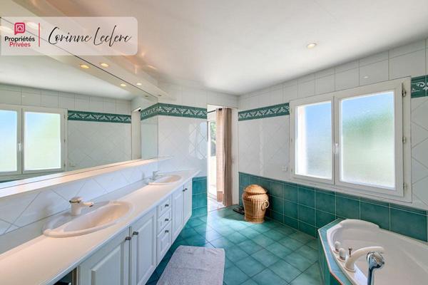 VILLA DE PRESTIGE EN EXCLUSIVITE A SIGEAN-188M2