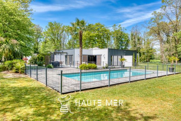 TREFLE – Lisière de ville – villa contemporaine au cœur d’un parc boisé