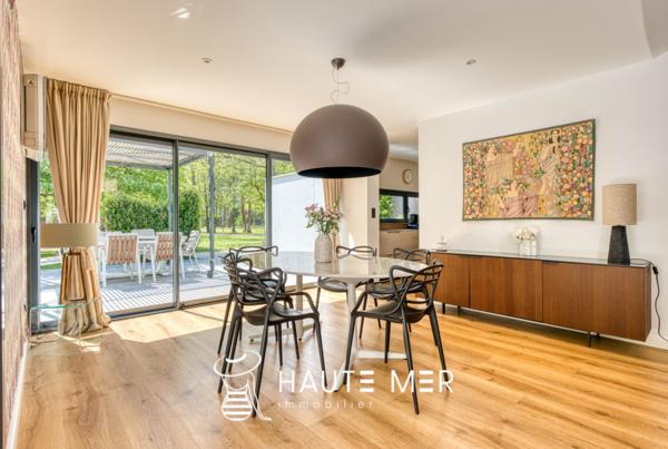TREFLE – Lisière de ville – villa contemporaine au cœur d’un parc boisé