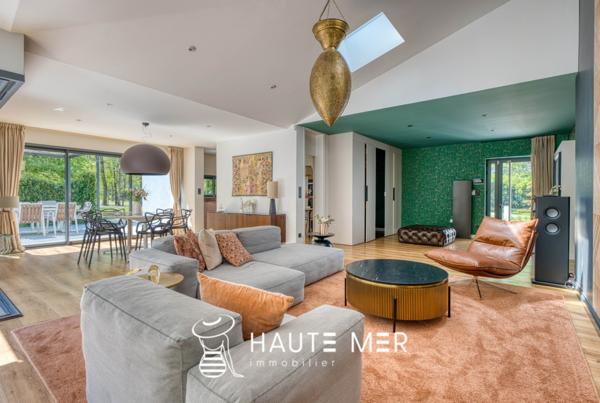 TREFLE – Lisière de ville – villa contemporaine au cœur d’un parc boisé