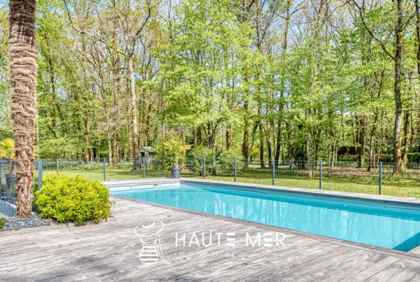 TREFLE – Lisière de ville – villa contemporaine au cœur d’un parc boisé