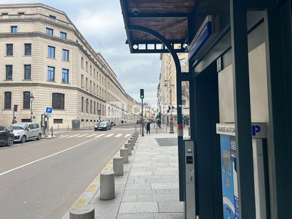 Achat parking / box Paris 01 - 50 000 €