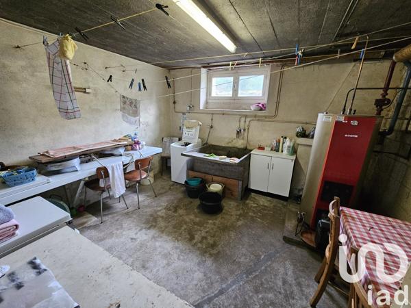 Maison de village 5 pièces de 125 m² à Loguivy-Plougras (22780)