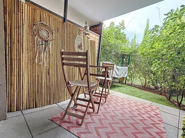 Magnique local commercial de 2017 à usage de salon de coiffure