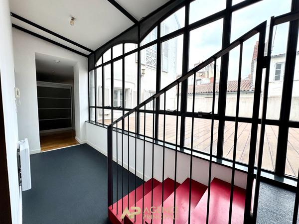 Appartement - T3 - 69m2 - Terrasse de 40m2 - La Rochelle Centre ville 393 750 € **  - Référence  JH719D3