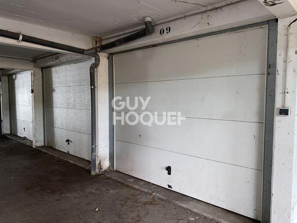 Garage de 13.6 m² à vendre loué