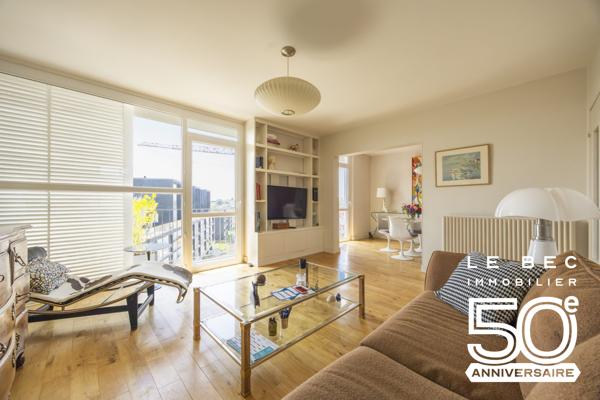 Appartement 2 chambres au dernier étage desservi par Ascenseur