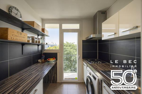 Appartement 2 chambres au dernier étage desservi par Ascenseur