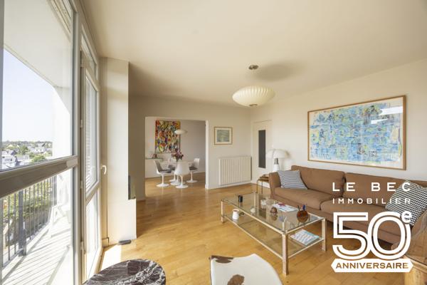 Appartement 2 chambres au dernier étage desservi par Ascenseur