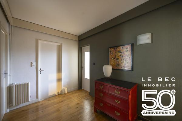 Appartement 2 chambres au dernier étage desservi par Ascenseur