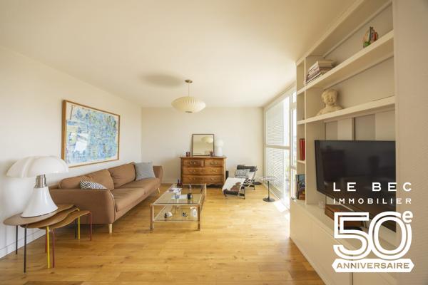 Appartement 2 chambres au dernier étage desservi par Ascenseur