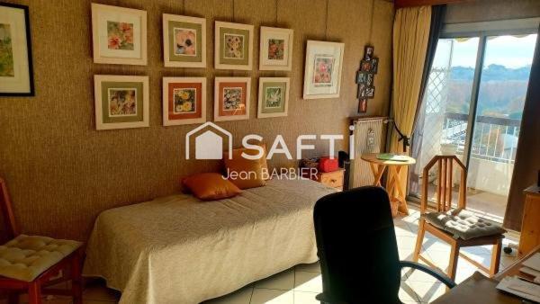 Toulon, Quartier de la Rode, bel appartement  de type 5, etage élevé avec ascenseur. Vue mer. Possibilité d'acquérir deux garages.