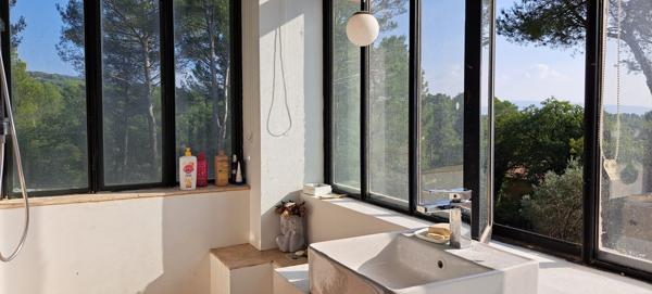 L'Isle-sur-la-Sorgue (84800) IIse sur laSorgue Colline maison de 160 m2 terrain 3540 m2