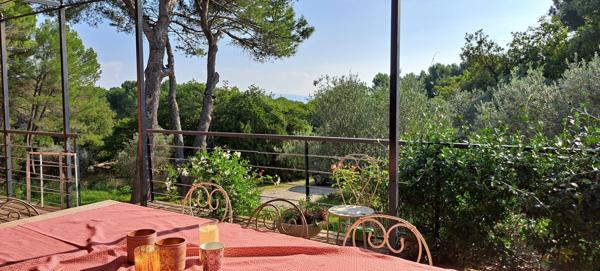 L'Isle-sur-la-Sorgue (84800) IIse sur laSorgue Colline maison de 160 m2 terrain 3540 m2