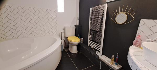 L'Isle-sur-la-Sorgue (84800) IIse sur laSorgue Colline maison de 160 m2 terrain 3540 m2