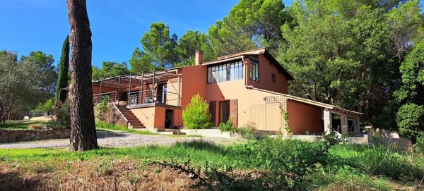 L'Isle-sur-la-Sorgue (84800) IIse sur laSorgue Colline maison de 160 m2 terrain 3540 m2