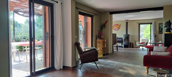 L'Isle-sur-la-Sorgue (84800) IIse sur laSorgue Colline maison de 160 m2 terrain 3540 m2