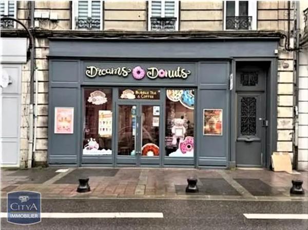 Location local commercial 66.98m²