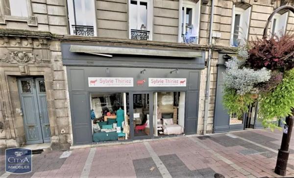 Location local commercial 66.98m²