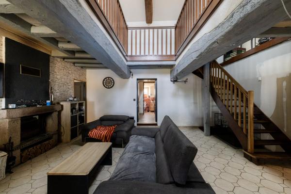 Grande maison et dépendances