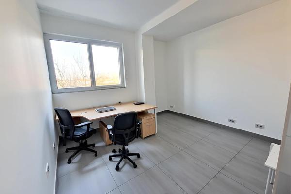 BUREAU 54M² A ACHERES de 2011