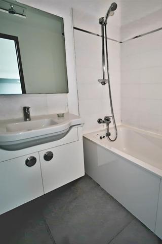 BUREAU 54M² A ACHERES de 2011